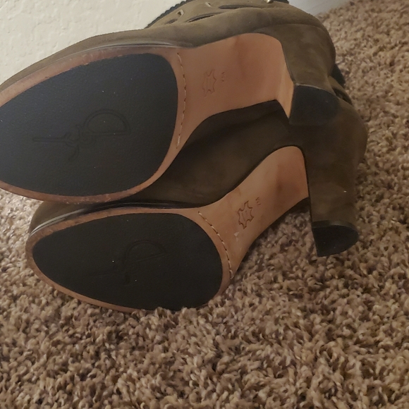 Joan & David Boots Womens 7 M Sweater Cuff Heels Ankle Bootie Sage color Suede. - Picture 6 of 8